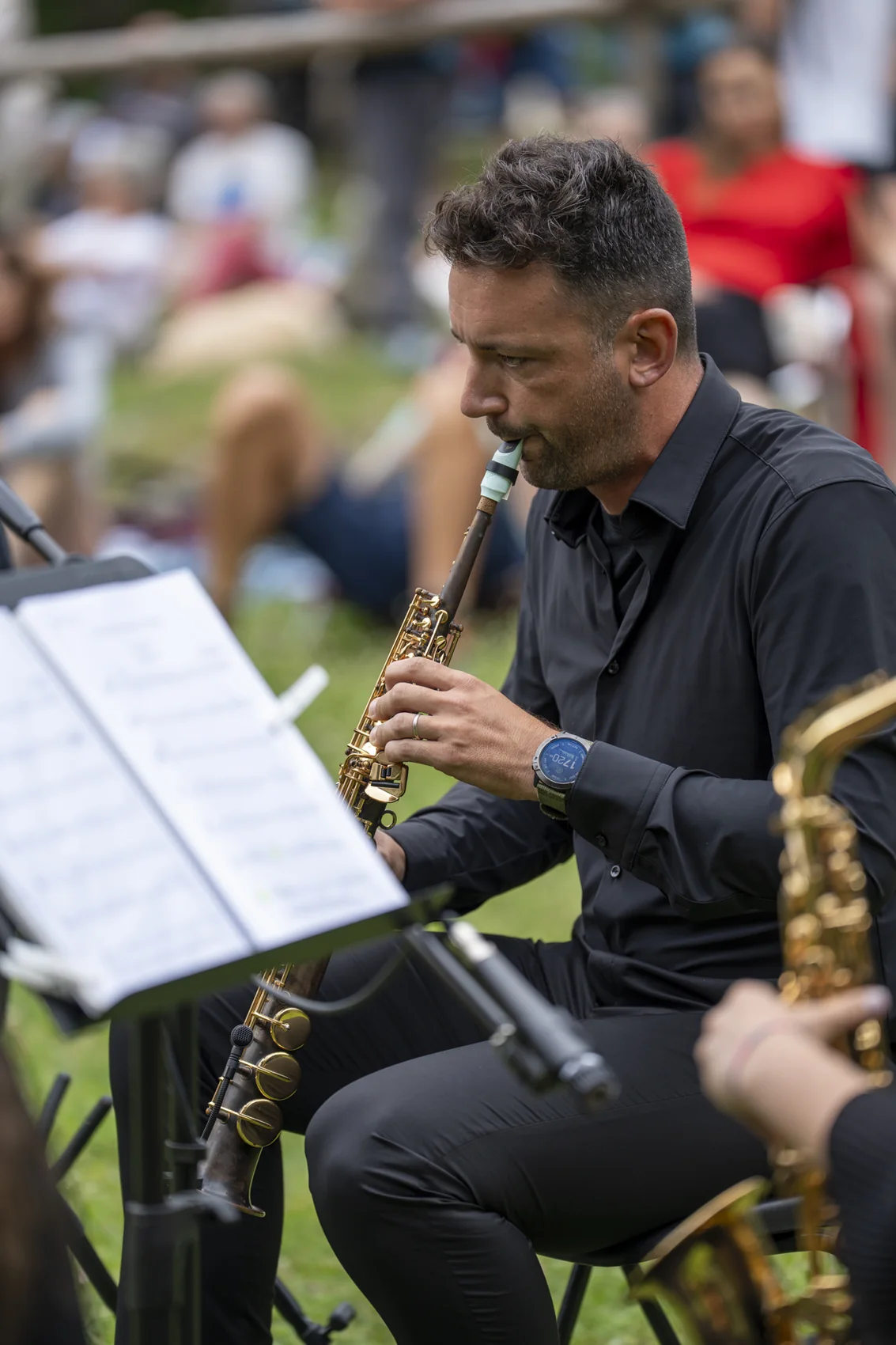 Musicista di Sand Valley Winds con sax soprano